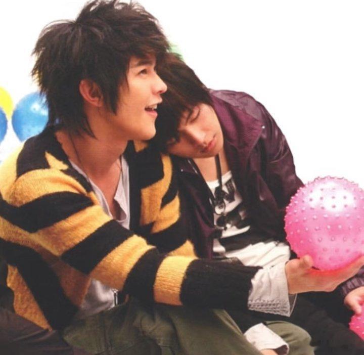 炎亚纶想要汪东城手机号炎亚纶：连我手机号都没有的人没资格指指点点。网友：所以你到