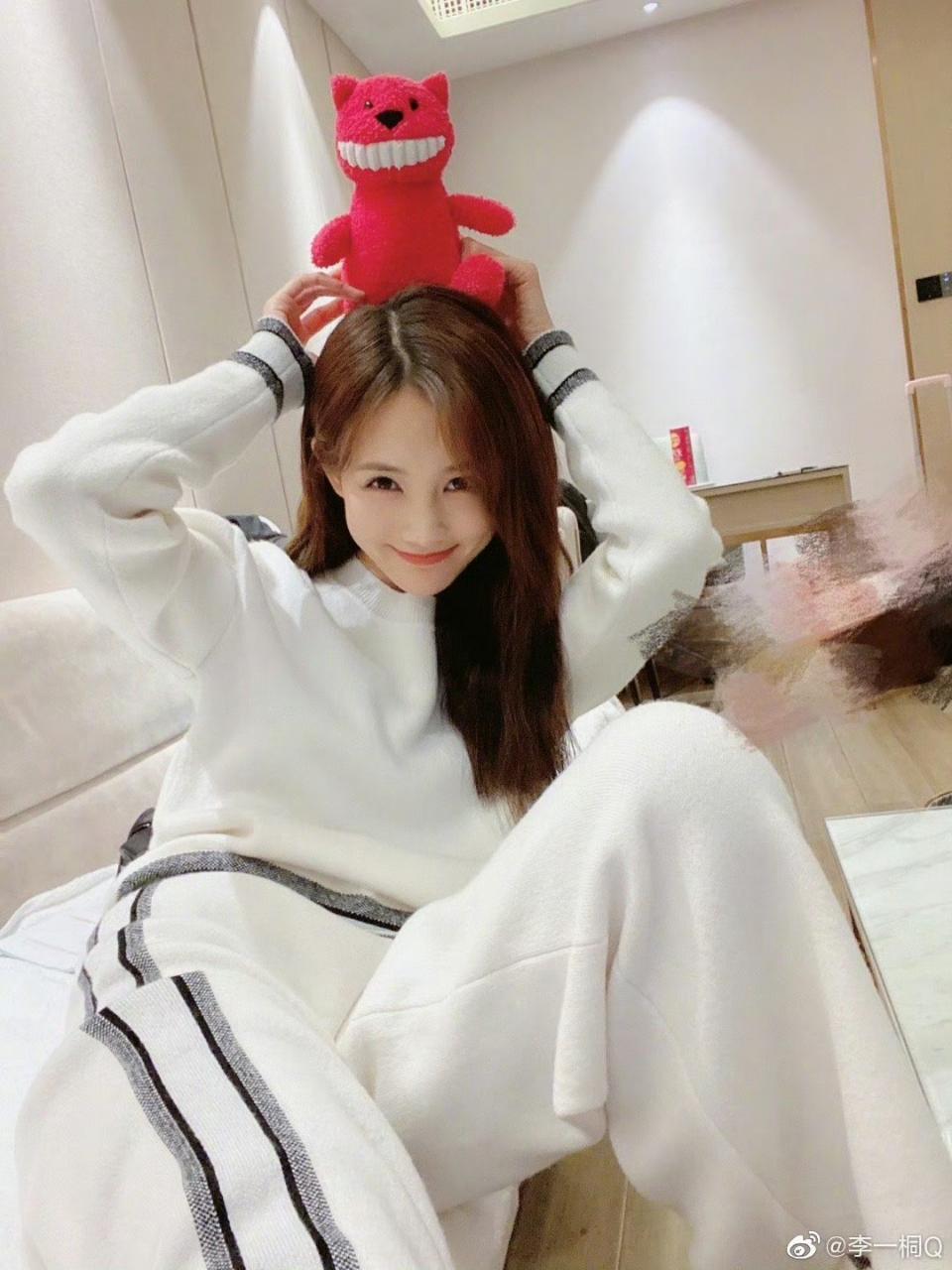 李一桐顶光美成这样【李一桐】想看你明媚的眼睛一直笑 