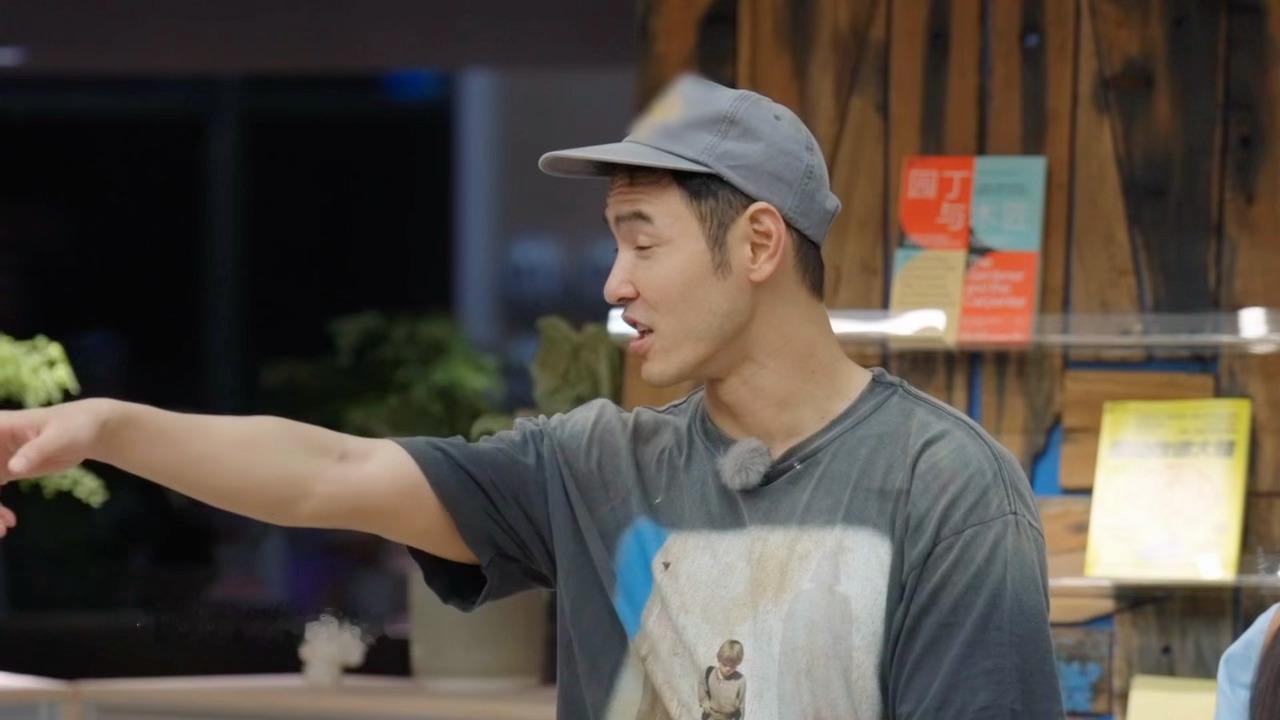 撒贝宁正是参加这就是街舞的年纪你好时光 撒贝宁真的在哪都是最大的可爱显眼包哈哈哈