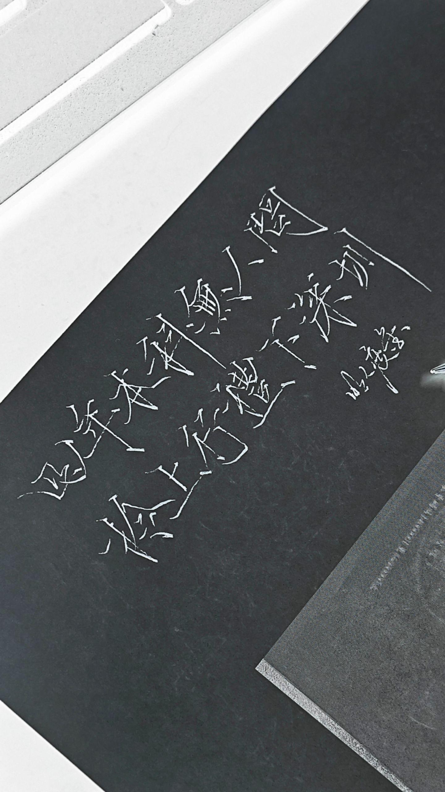 四年本科无人问，拎上行礼下深圳。