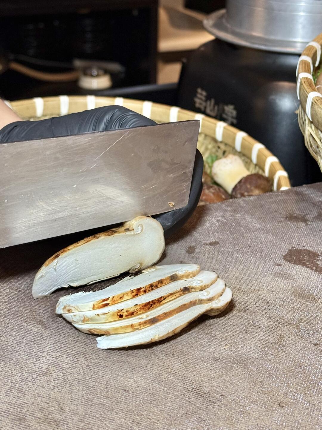 在广州吃一顿就忘不了的菌菇火锅