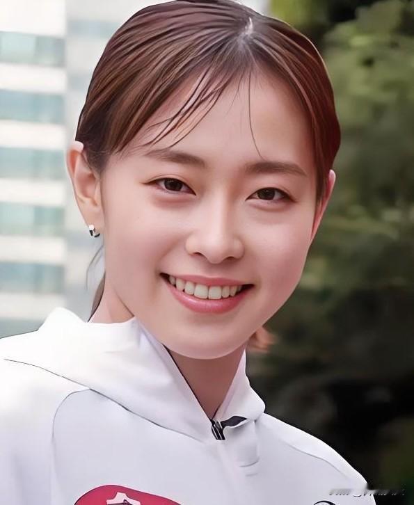 石川佳纯的照片我的确经常发，因为她的确长在了我的审美上。加上石川佳纯和国乒的渊源