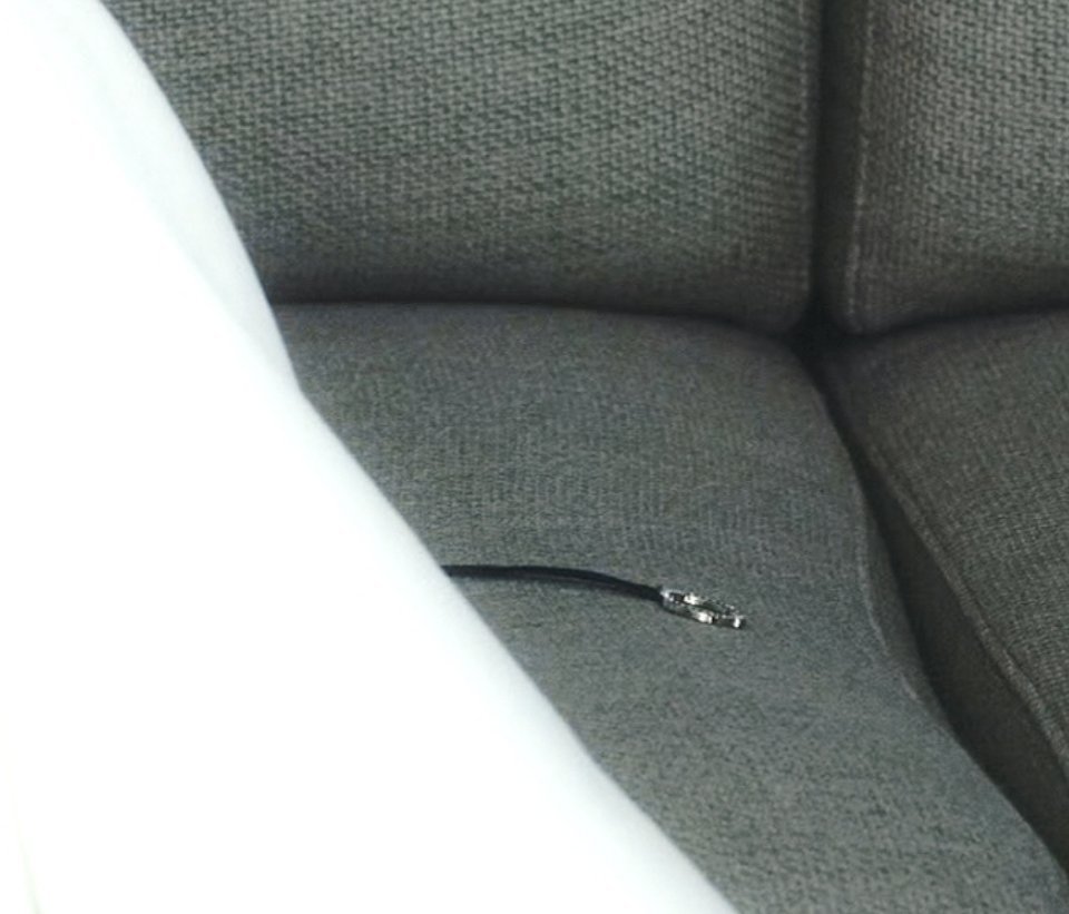 白西装很魅惑 身后挂戒指💍已心动直到看到红底皮鞋 话不多说 直接沦陷