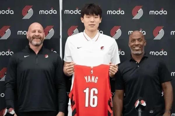 杨瀚森12号首次亮相夏季联赛
北京时间7月12日，开拓者首场夏季联赛开打，对手是