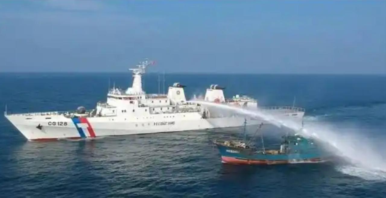 台湾地区海巡部门的"云林舰"10月3日回到高雄港，岛内那帮"青鸟"却跳出来连声叫