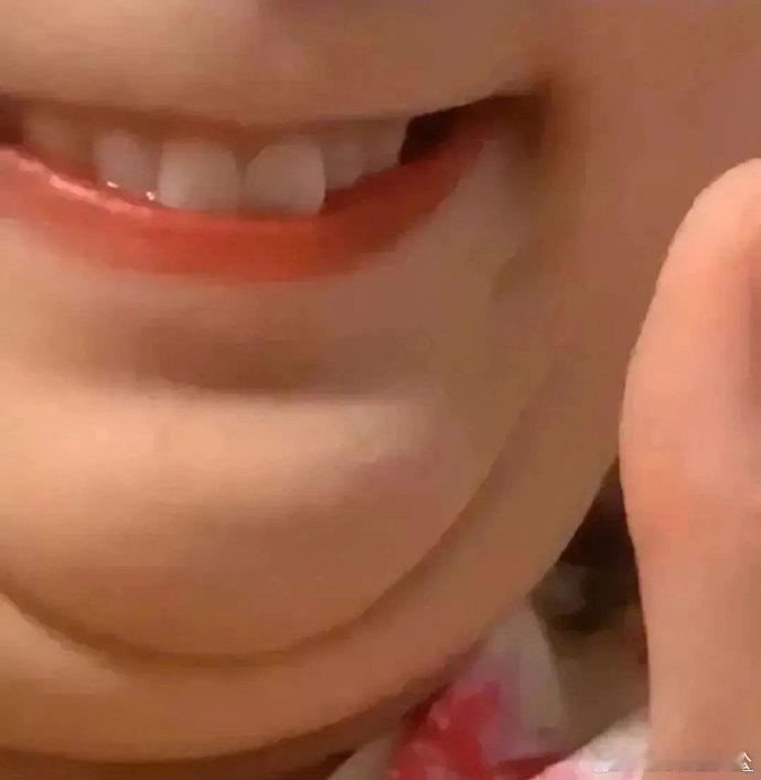 #男生睡觉掉色是全国统一的吗# 揭秘！男生睡觉“掉色”真相：原来是因为油脂分泌旺