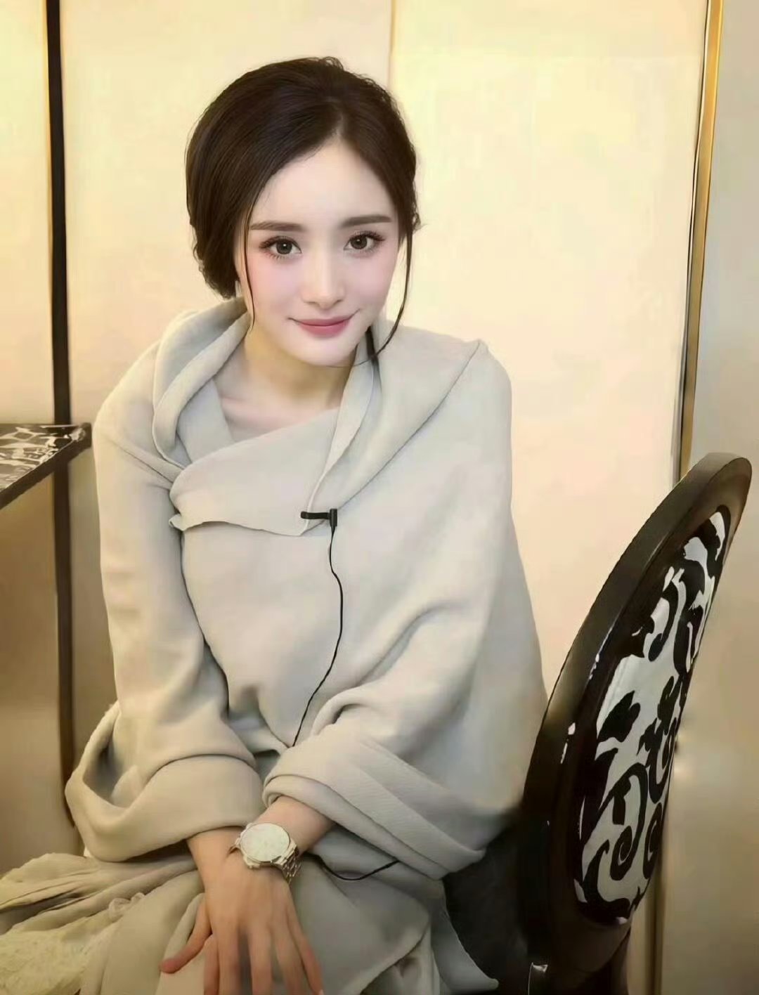 别的不说早期的幂姐确实很灵，而且那时候是青涩的灵动美，现在成熟了，还是更喜欢早期