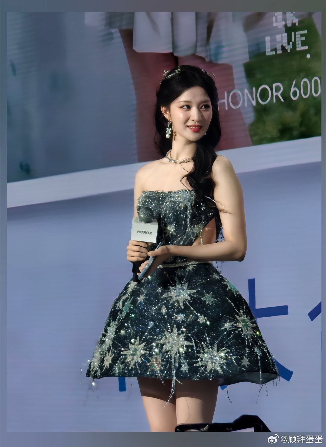 荣耀600系列发布会没想到王楚然来了那么，给你们看看吧，知道你们想看