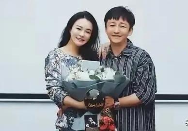 其实邹市明和冉莹颖最好的结局就是两人离婚。
邹市明和冉莹颖本来就不是同一个赛道上