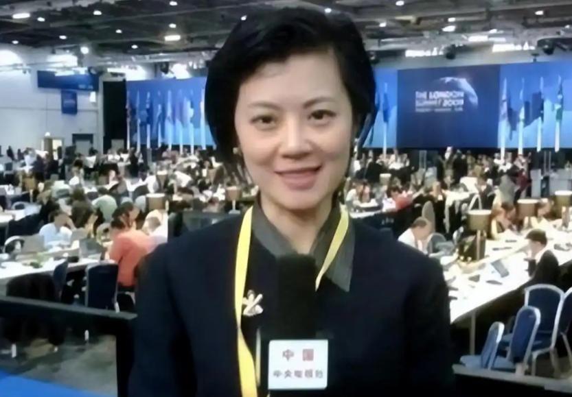 我愿意放弃中国国籍，自愿加入英国！2004年，34岁的姜丰在入籍申请书上签下名字