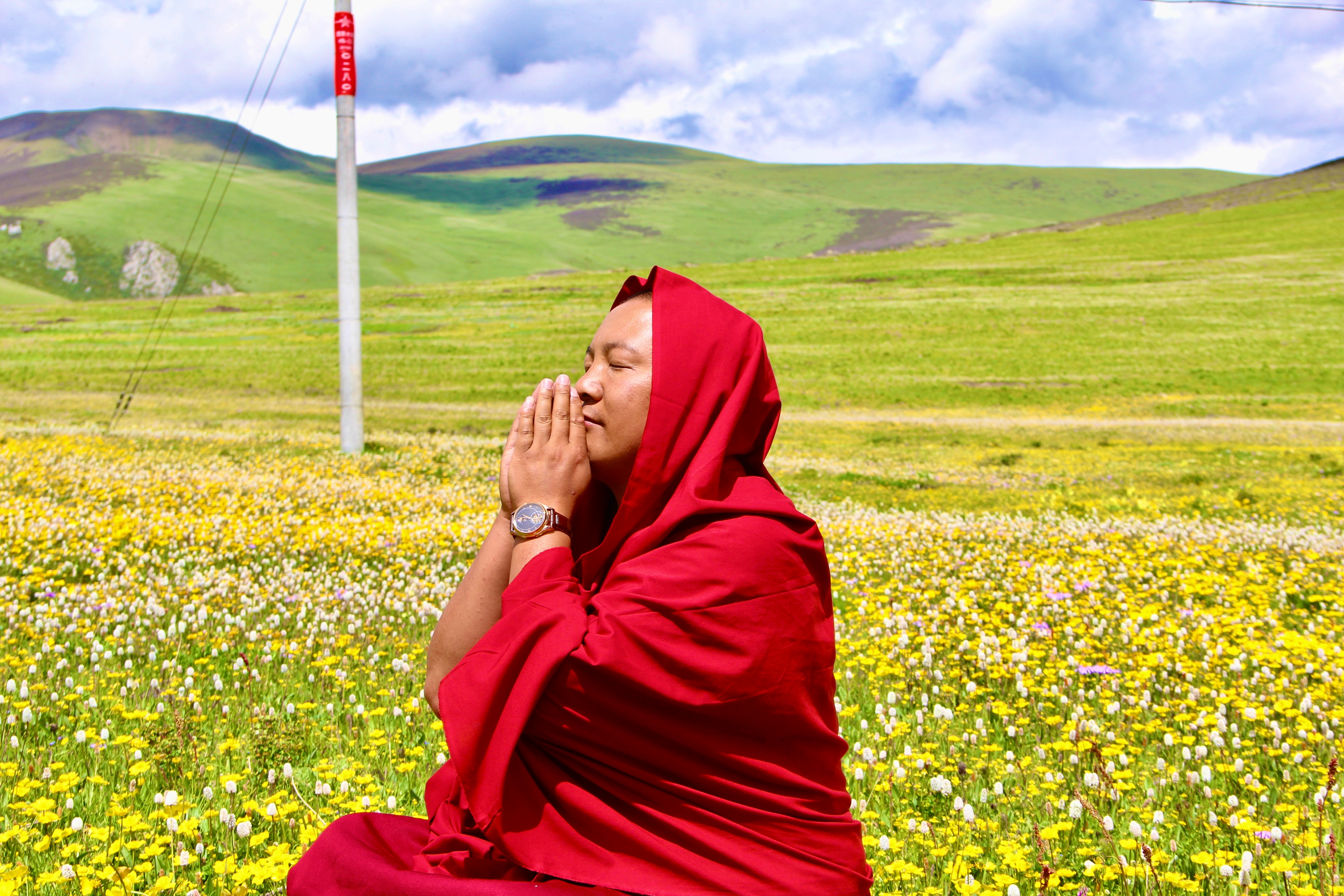 一个人能够为别人着想，他就是有慈悲心。  