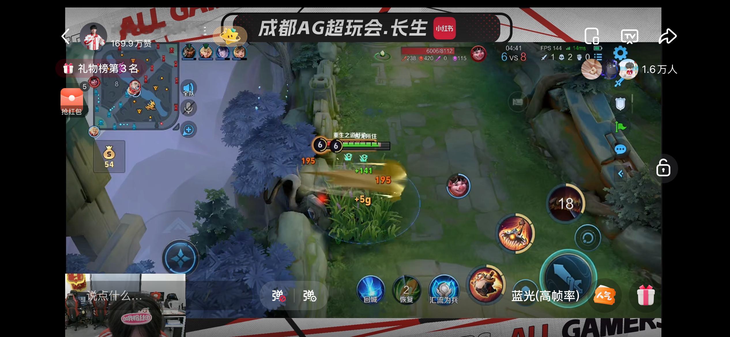 世界纷纷扰扰 有两只猪在草丛里面不知在干嘛