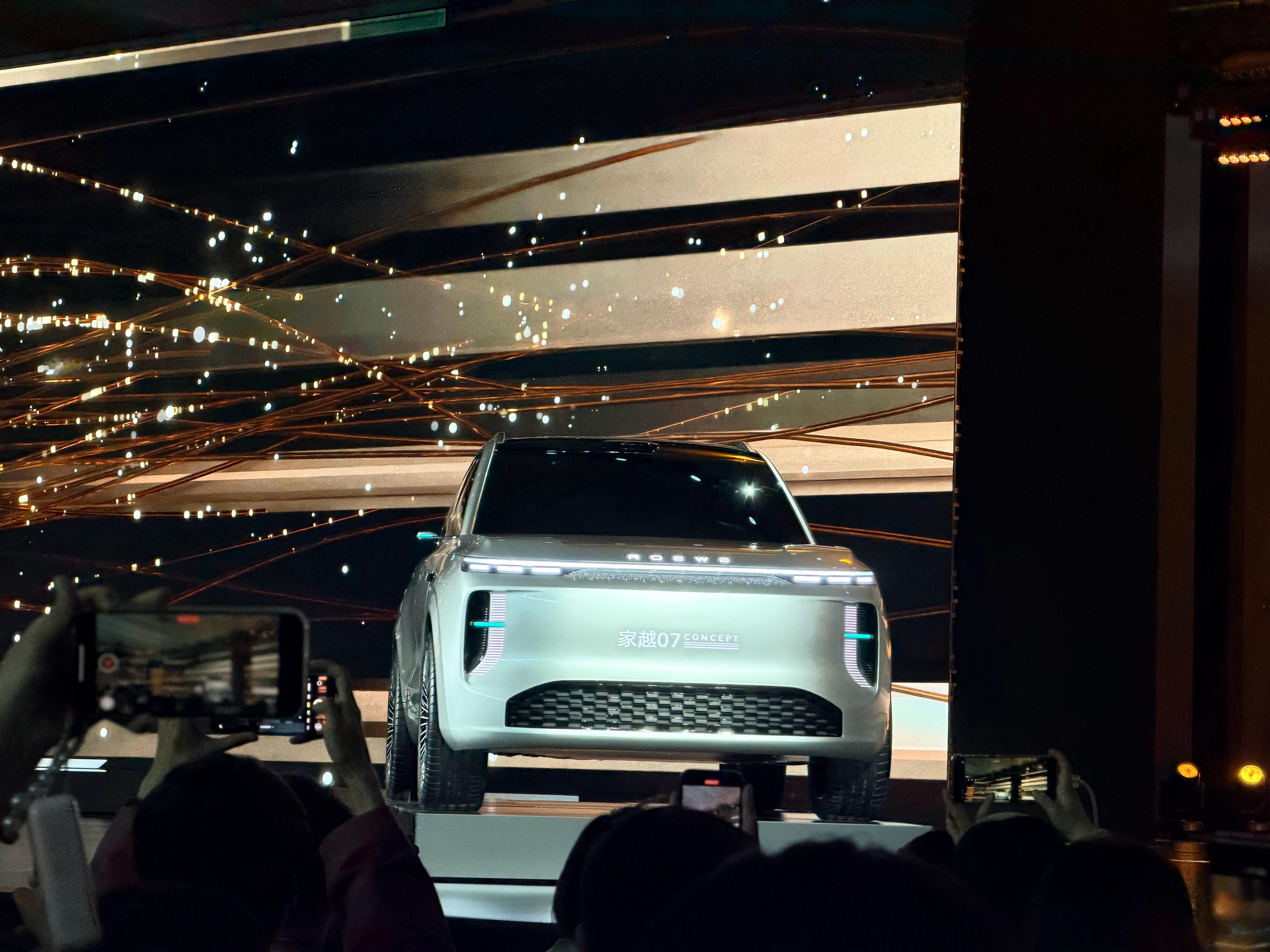 大6座菜谱再增加两个菜荣威高端系列，家越07和家越09荣威火山联手合作家越ai汽