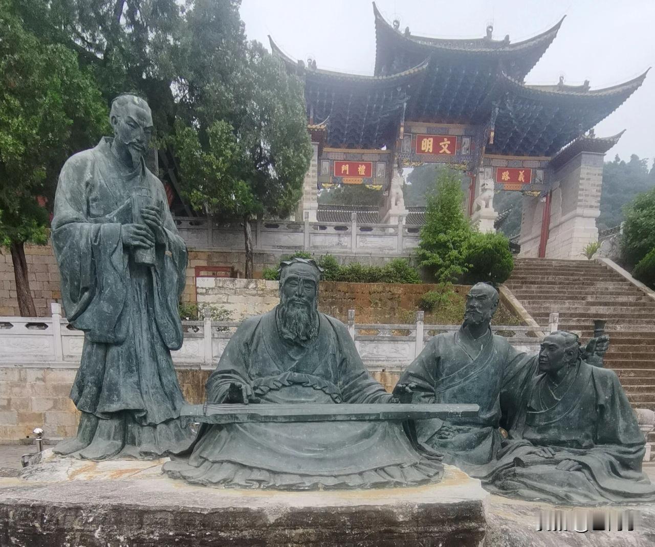 通海文庙-一部摊开的活儒典，
      滇南两座元代文庙，同源孔孟文脉，却淬炼