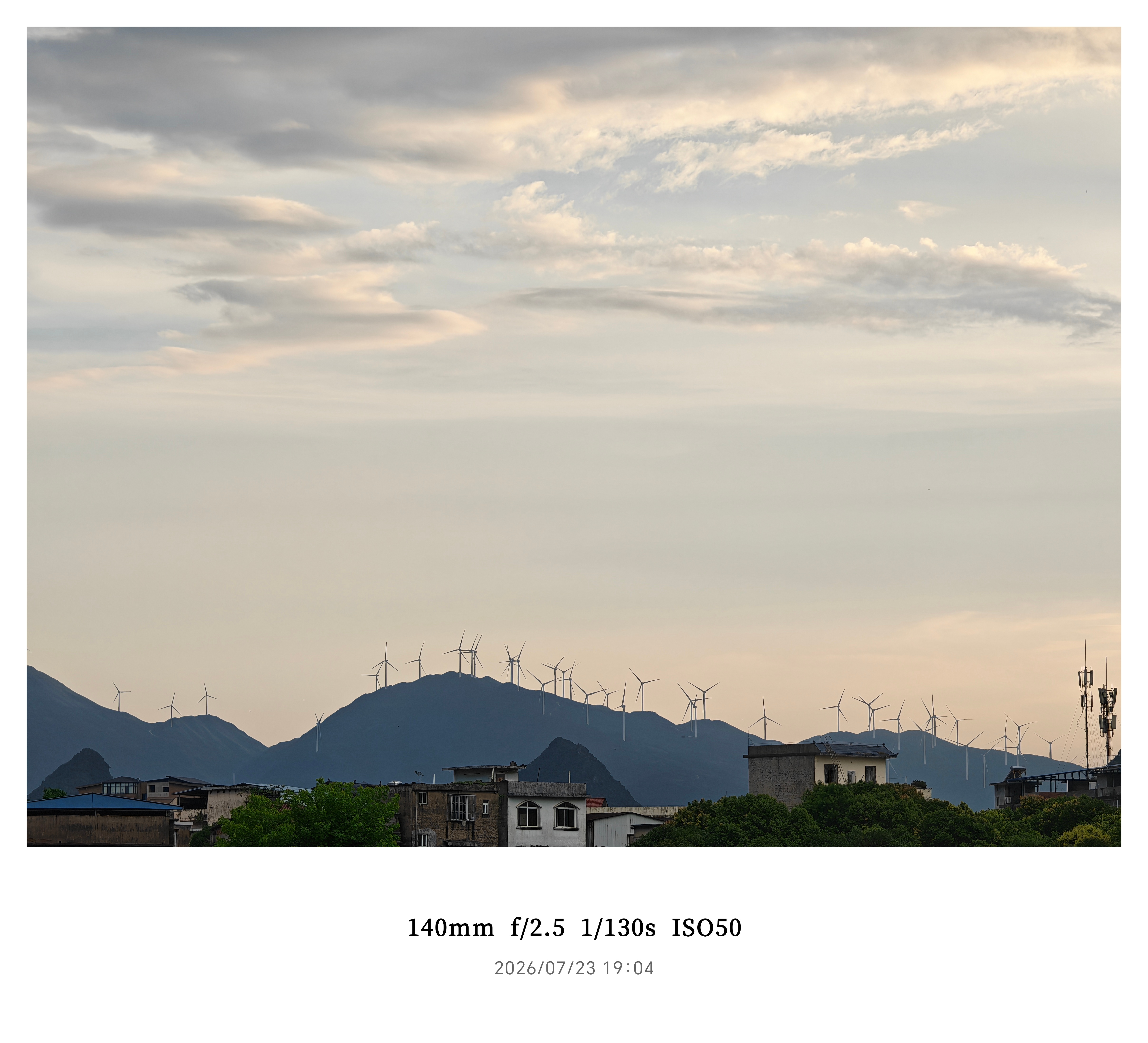 “贫困生每天一杯9.9咖啡，被同学蹲守37天取证举报”！真假先不管，就每天一杯9