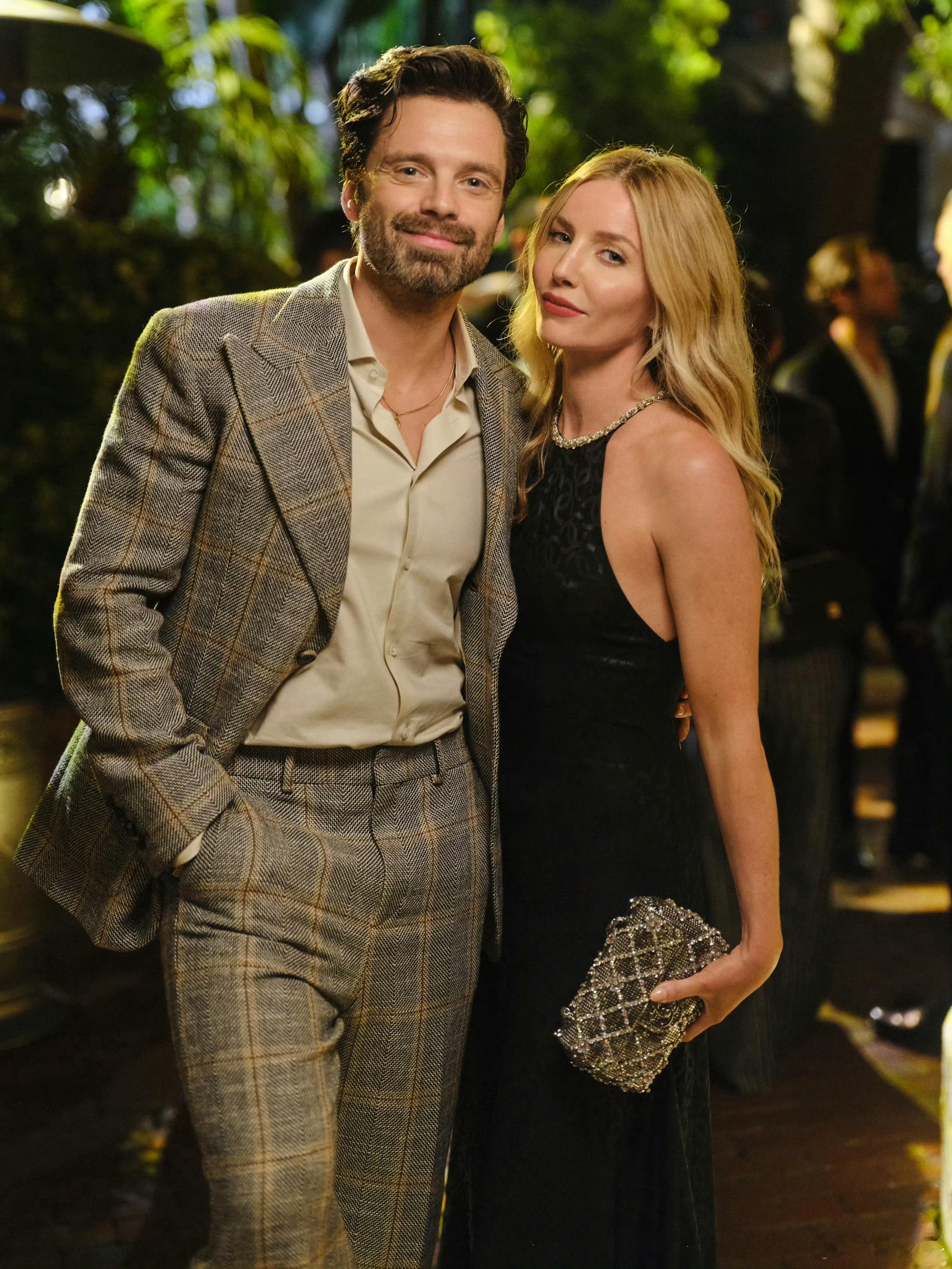 “384 ”塞巴斯蒂安斯坦快当爸爸啦！！据TMZ报道称，塞巴斯蒂安斯坦交往了4年