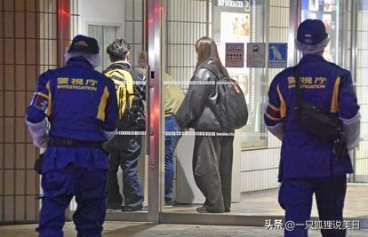 26日晚7时20分许，东京池袋某大型商场内的宝可梦专卖店突发恶性事件。

东京池