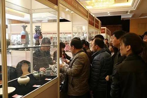 天时地利人和：上海艺术市场的政策红利与资本共振
 
2025年马云携1.5亿资本