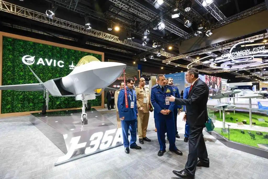 第十届新加坡航展2月3日开幕，中国企业占据核心展区，军工与民航成果集中亮相。中航