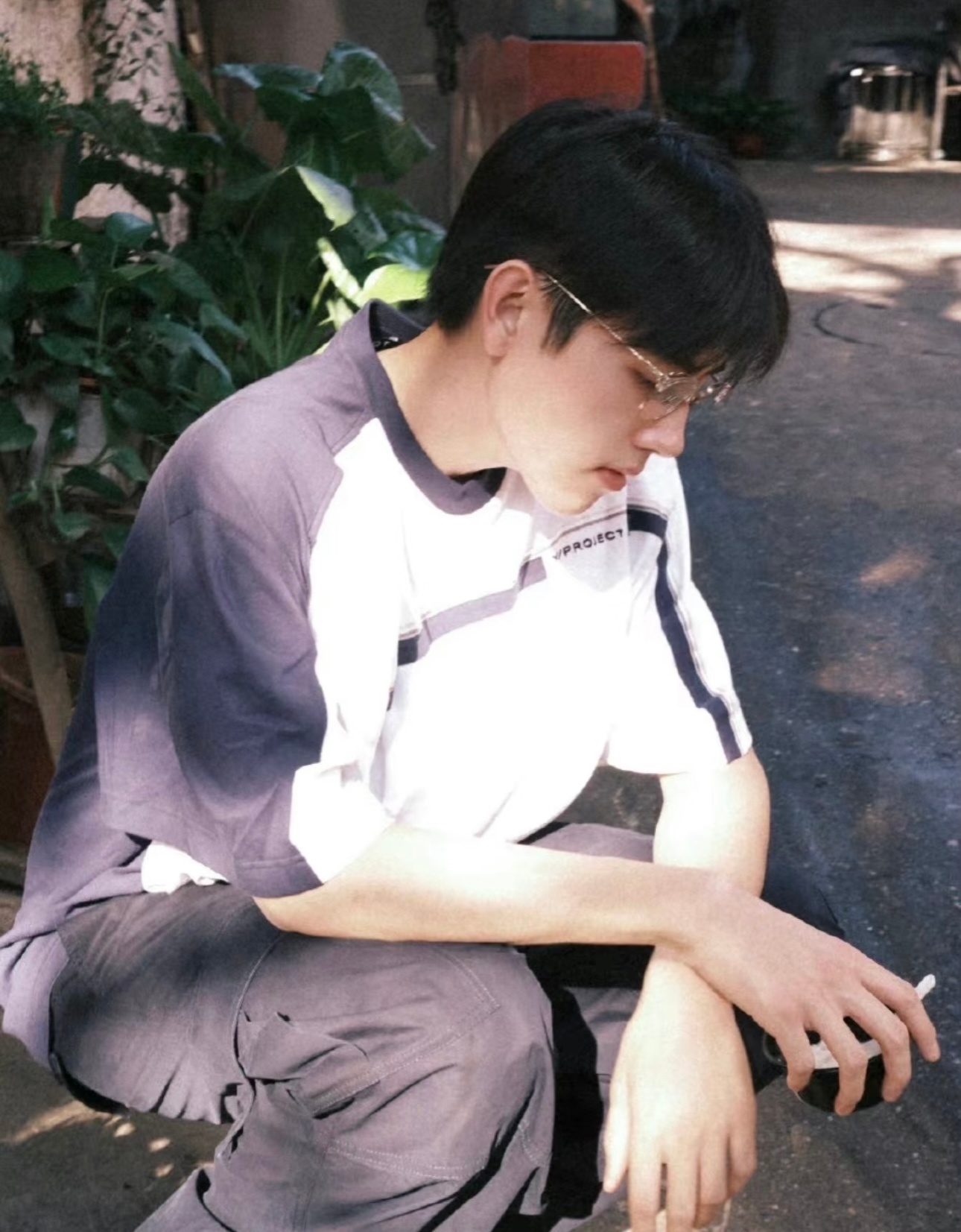 陈飞宇穿校服完全学长级别陈飞宇校服天花板实锤！这颜值、这气质，妥妥全校公认的顶流