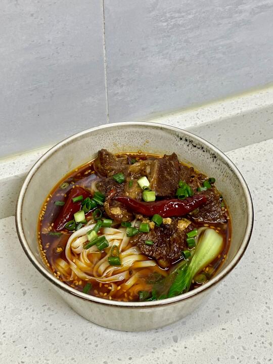 家庭版红烧牛肉面，附详细做法～