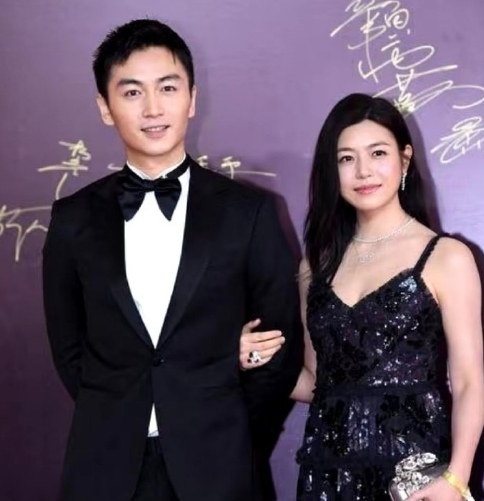 陈晓未回应岳父去世一事  是不是管的太宽了，或许陈晓以自己的方式默默支持着陈妍希