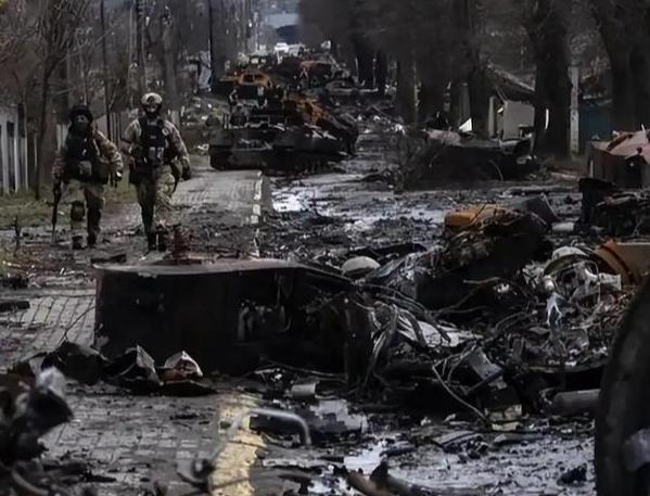 为什么乌克兰都快打亡国了，也不愿投降？说白了，乌克兰死活不投降，核心就两点：一是