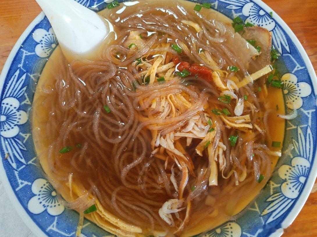 豆面碎搭配煎饺，天很热，但就想来一顿生活中的美味