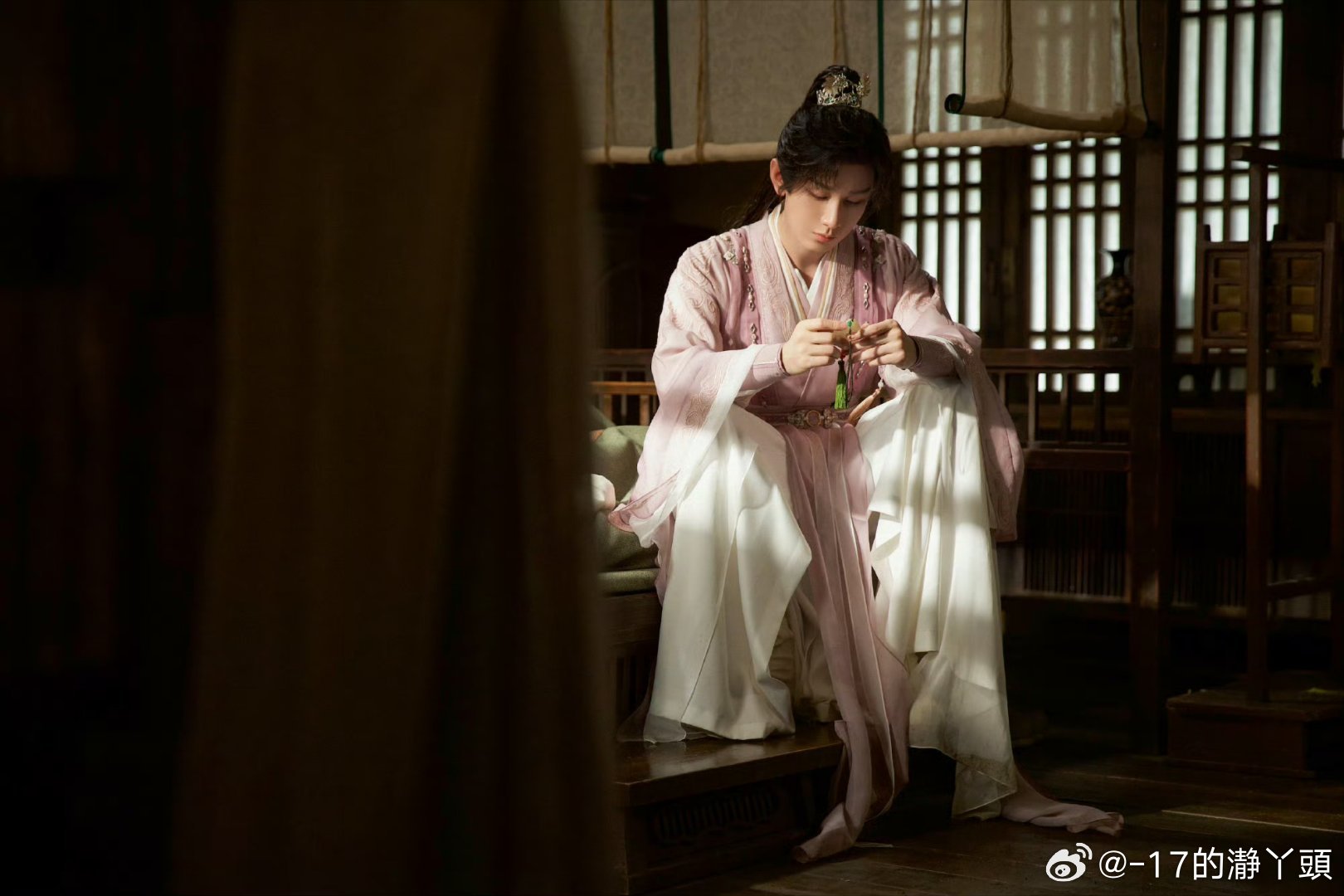 Y成毅两京十五日cy成毅朱瞻基你眨眼是蓬莲初开，你一笑是静海波澜，你开心，我便晴