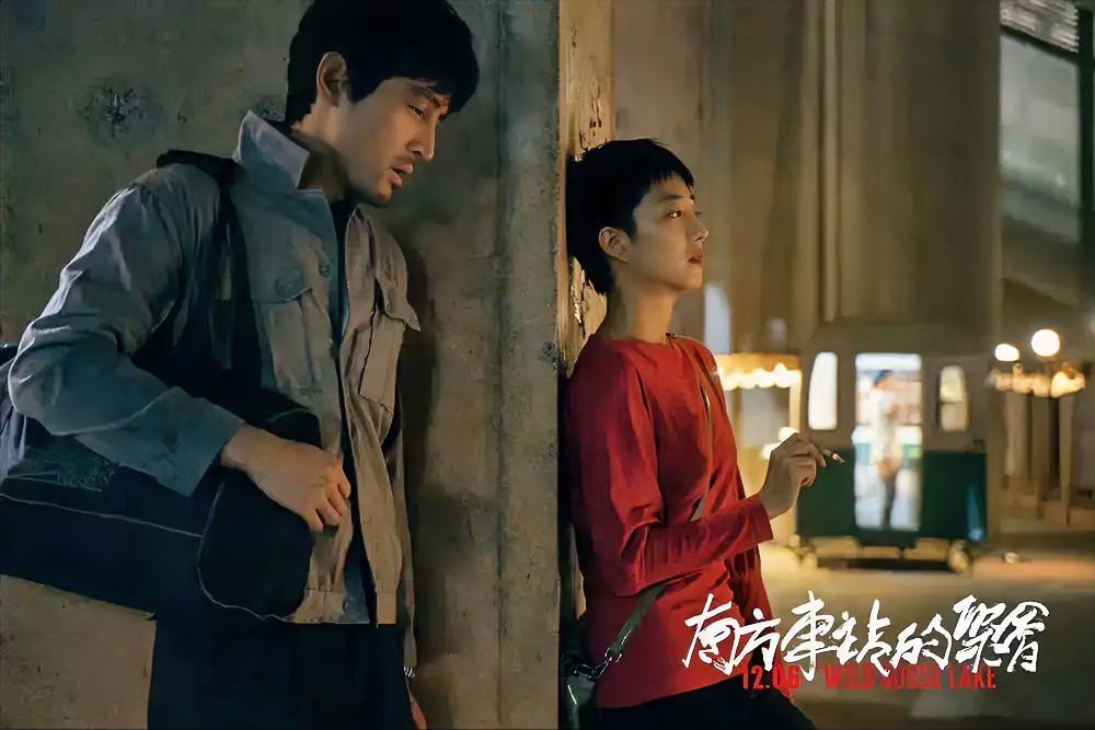 胡歌塑造的银幕形象里，印象最深的还是《南方车站的聚会》里，那个叫周泽农的男人。
