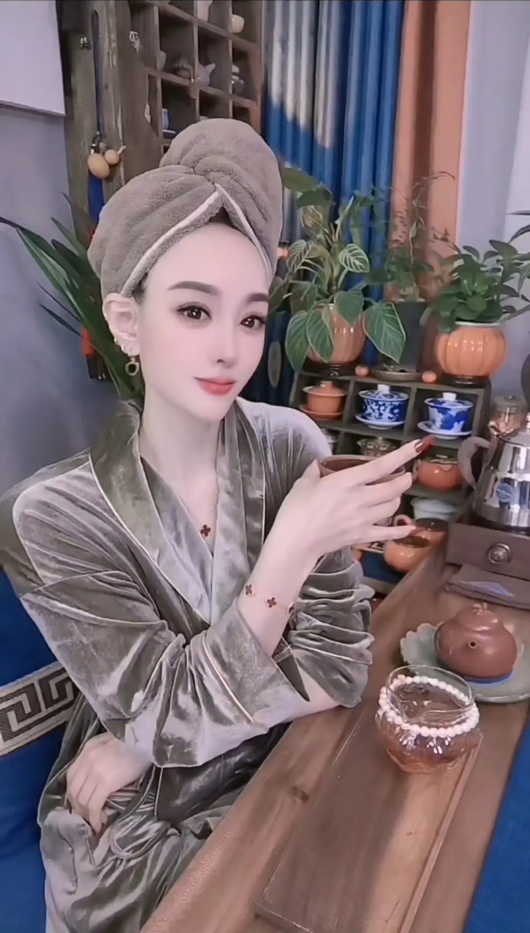 换圈子就是换命运， 鸟伴鸾凤飞腾远，人伴贤良品自高，近朱者赤，近墨者黑...