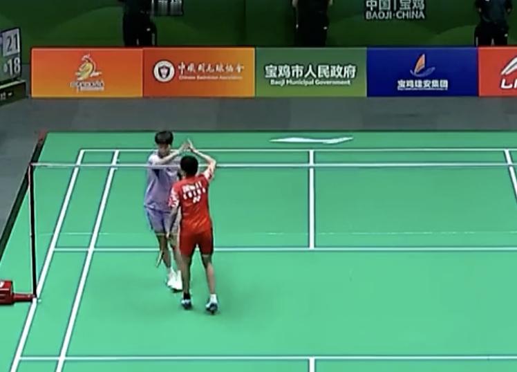 郑欣妍🇨🇳 21-18、21-18 🇨🇳徐文婧决赛：郑欣妍🇨🇳 vs