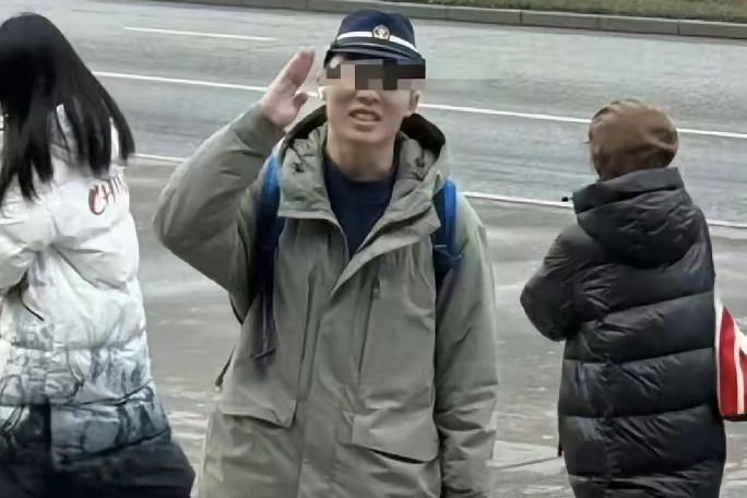 这几天，陈宇昕的父母承受的压力真是山大。一方面不知道将回国的儿子藏在哪里，因为儿