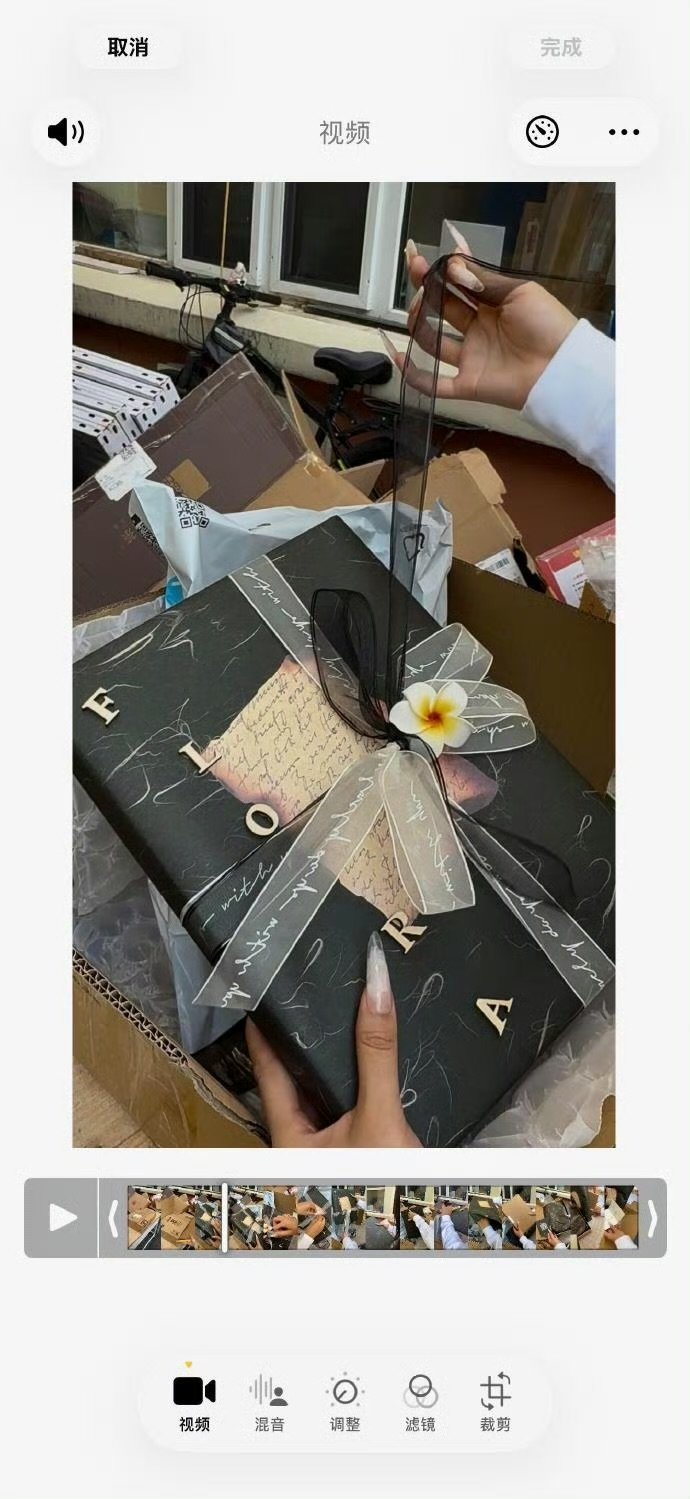 孙千送礼物仪式感孙千送的礼物包装纸上有Flora孙千也太懂浪漫小心思了！送出的礼