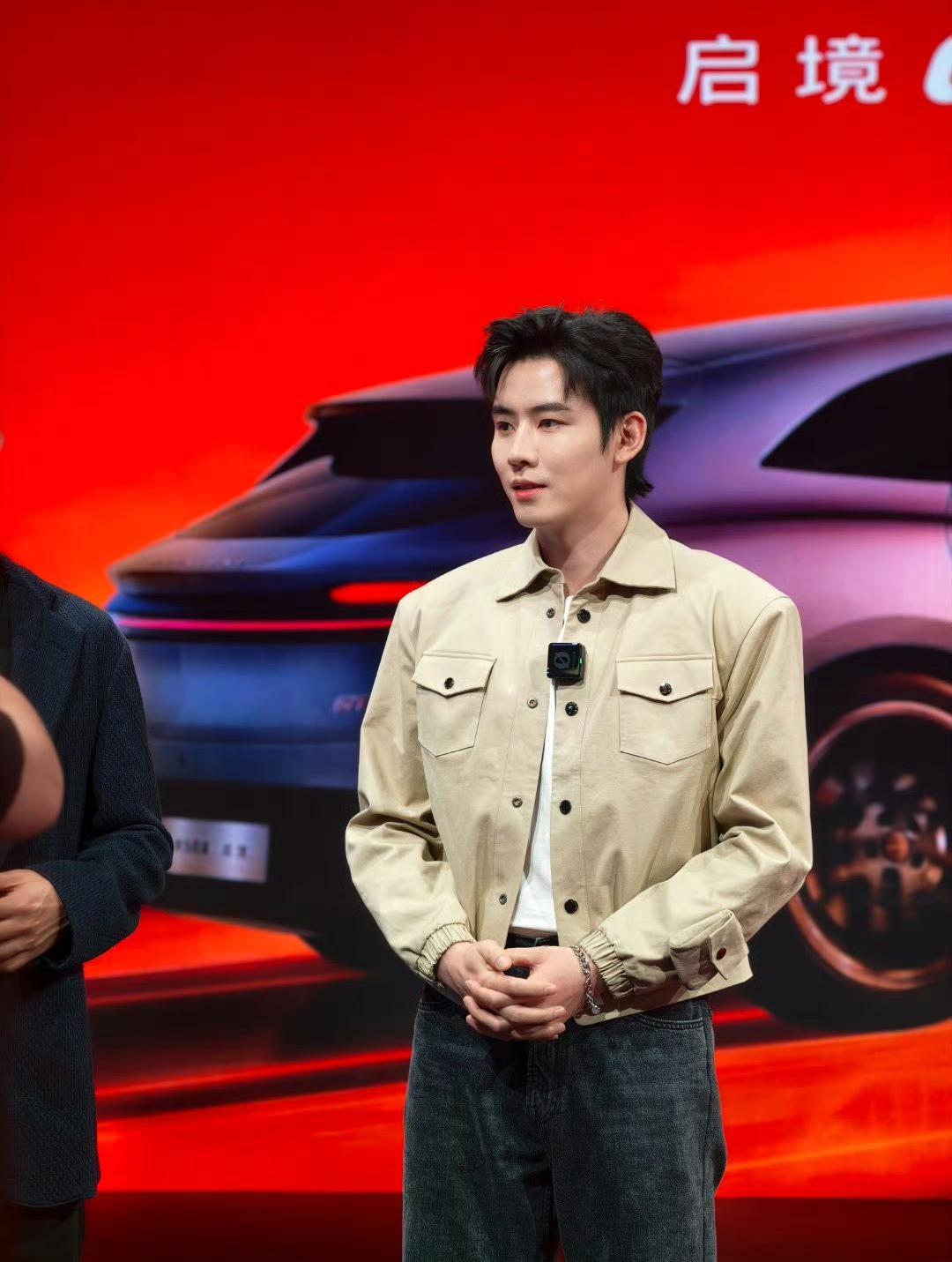 去北京国际车展看启境GT7技术发布会，没想到偶遇了明星任豪。这不就是《逐玉》里斯