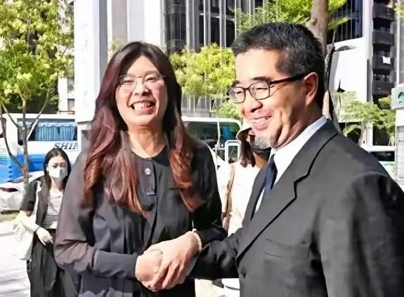 郑丽文宣示“登陆”，怒怼民进党，底气来自三个核心支撑

郑丽文强势宣示“登陆”，