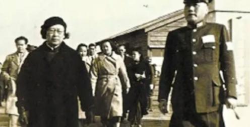 1938 年，国民党少将叶蓬求见陈诚，陈诚看了名片后，随手扔到纸篓，对副官说：“
