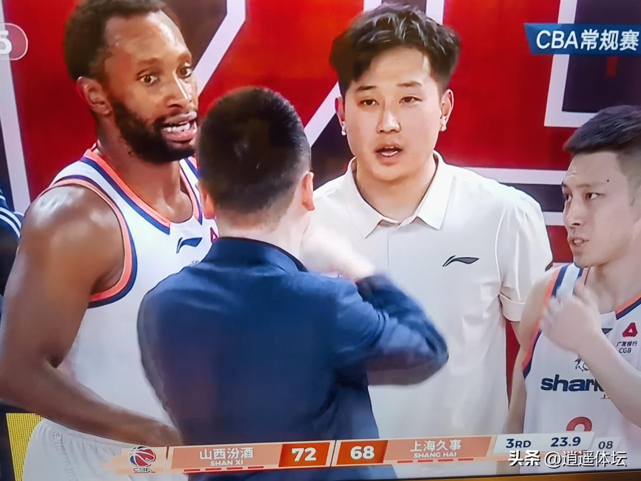 弗格离开辽宁以后，在上海久事已经打不主力！
       刚刚上海久事客场挑战山