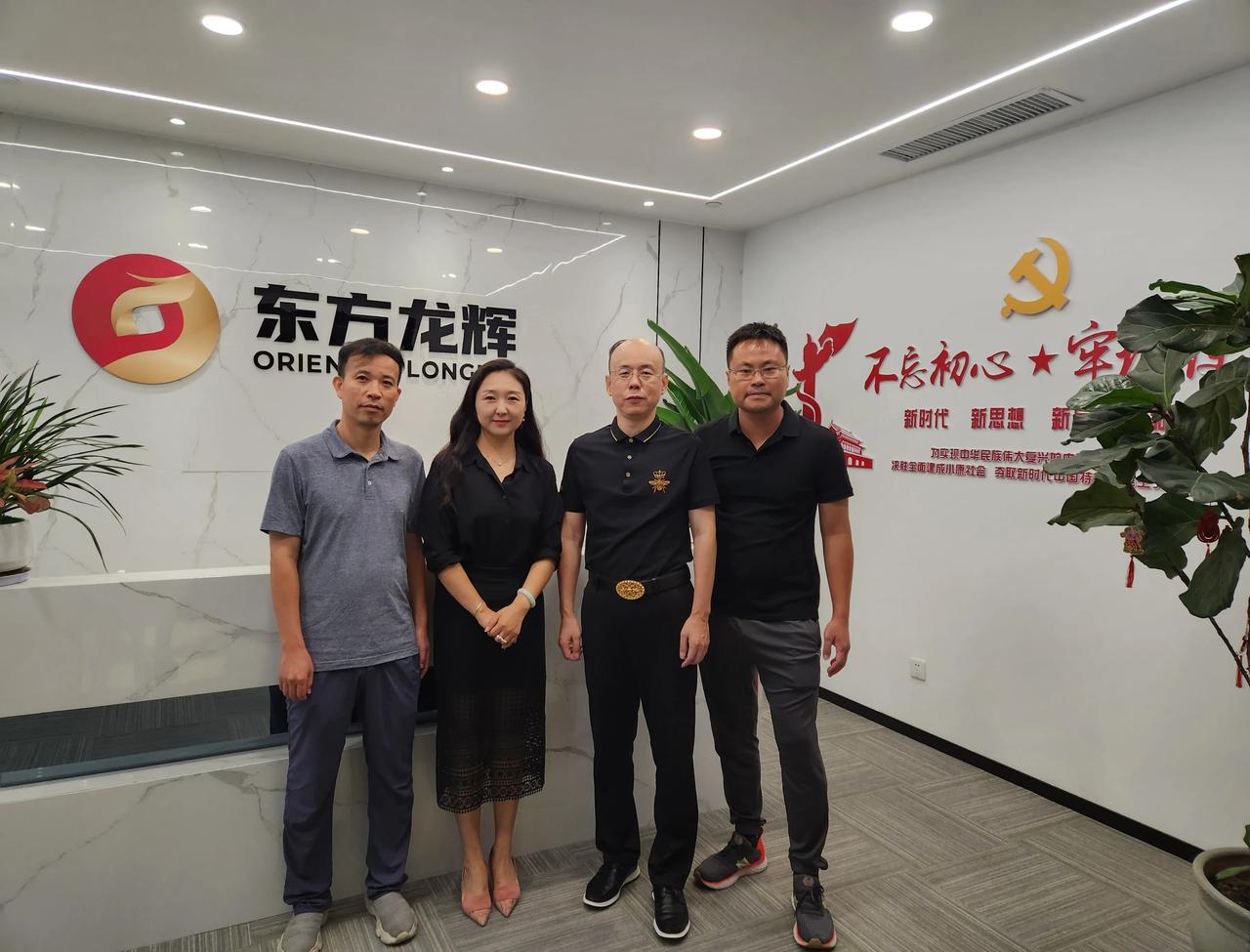 厦门大学弘扬嘉庚精神校友足球邀请赛 在校领导的亲切关心下、在校友总会领导的大力支
