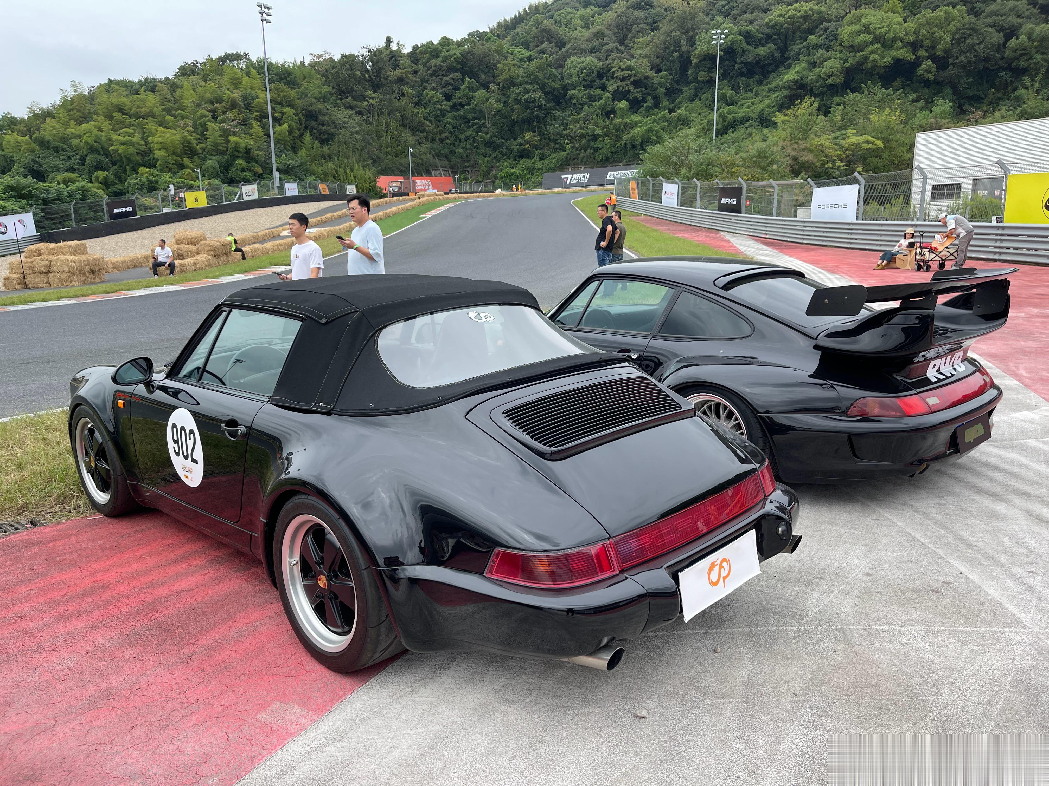 虽然都是风冷911，但原装度不高，自动变速箱。大家怎么看[二哈] ​​​