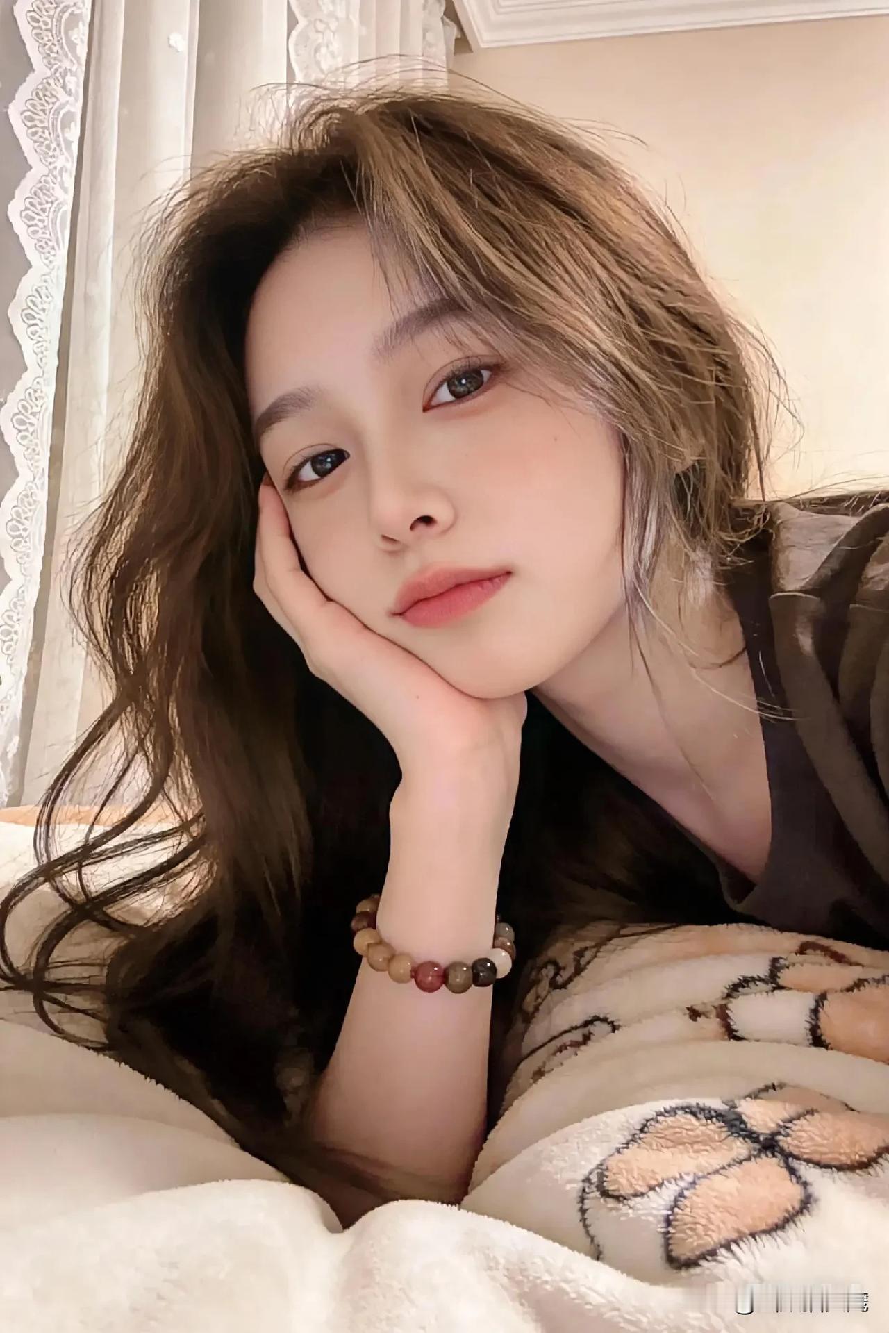 女人美如画
男人让钱花
女人柔如水
男人陪你睡
西施眼里出东方耀
项羽再牛也顺虞