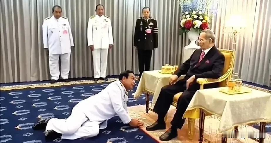 “精神领袖”果然不一般！
再强大的人，在绝对权威面前，也不值一提！