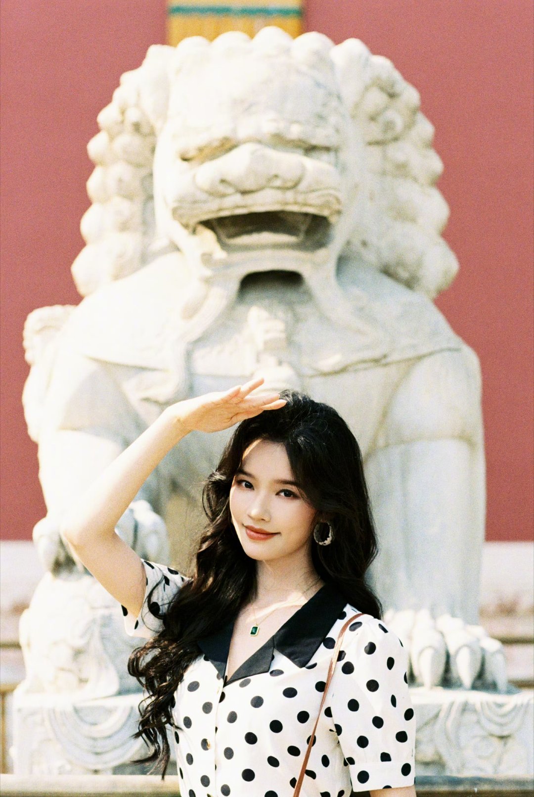 郑晓龙对林允赞不绝口林允谈沈冉冉结局郑晓龙导演的认可，是她用实力换来的。对沈冉冉