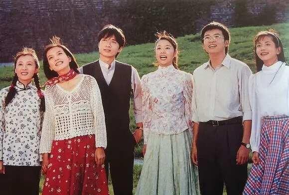 白玫瑰小姐💕
看了一小时白玫瑰纯享舞台，无数次感叹琼瑶和演员们的才华。歌一响，
