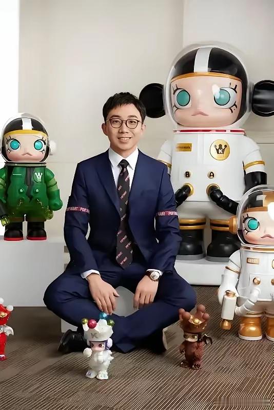 市值3000亿的泡泡玛特创始人王宁2010年在北京创立了泡泡玛特万万没想到他竟然