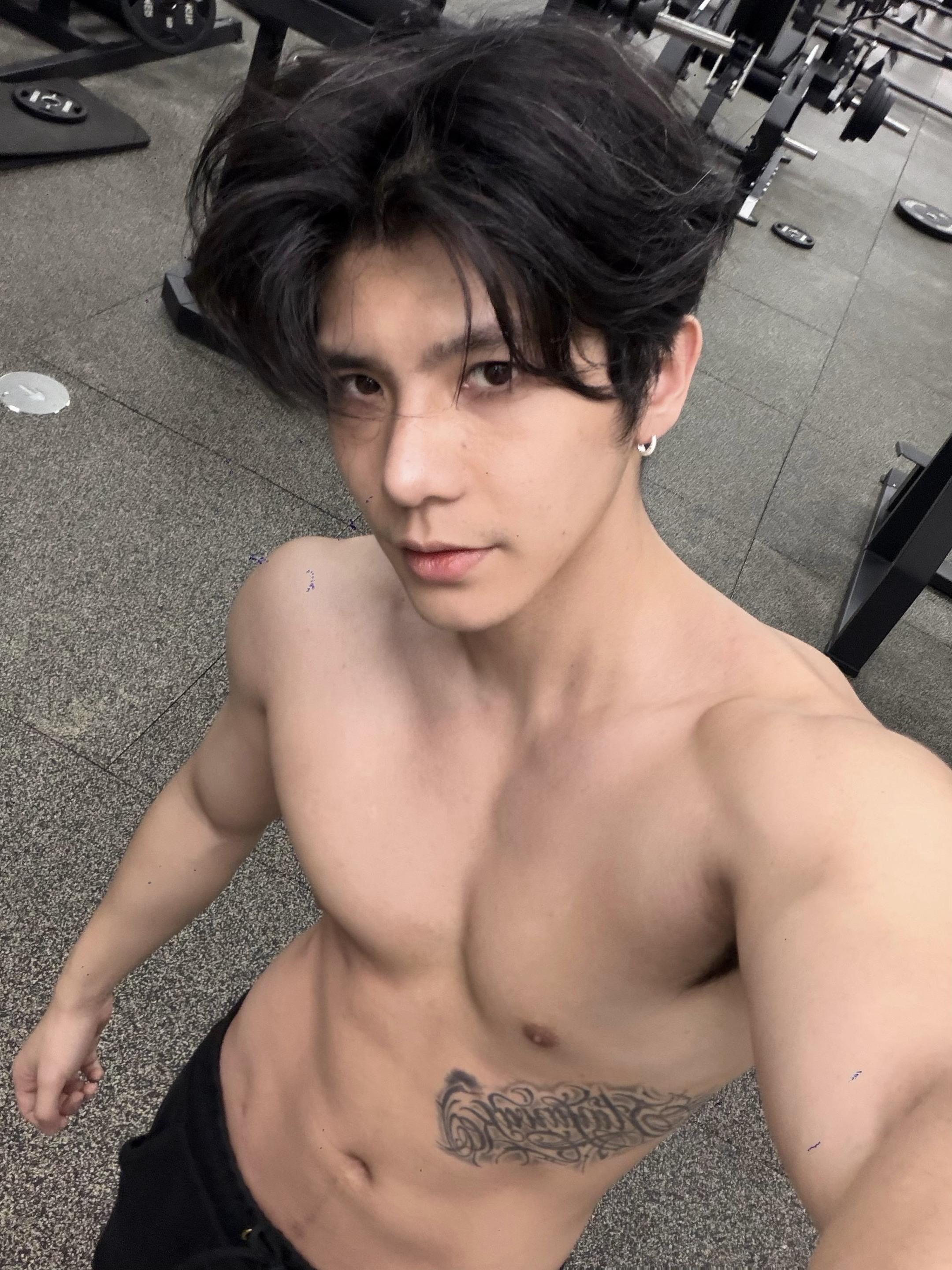 肌肉型男 男生身材展示
