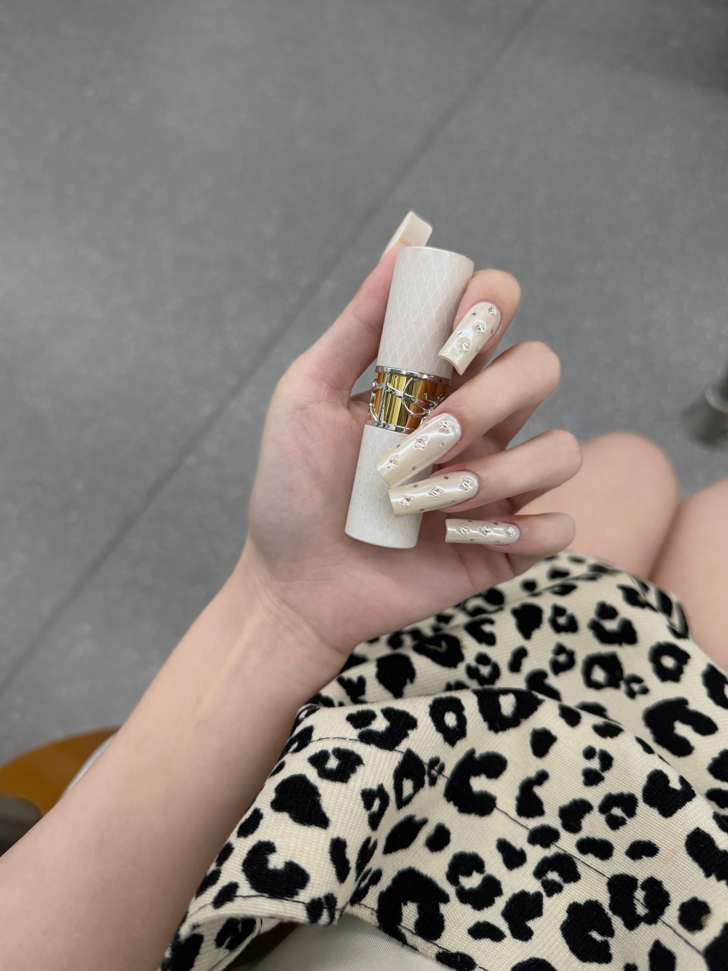 妈呀美的不行了家人们 赶末班地铁中 