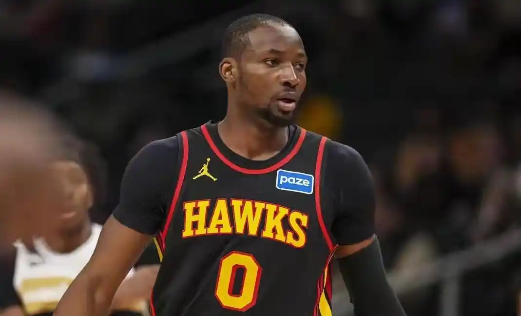 亚特兰大老鹰队经过加时赛以130比129险胜底特律活塞队，老鹰队的CJ-麦科勒姆