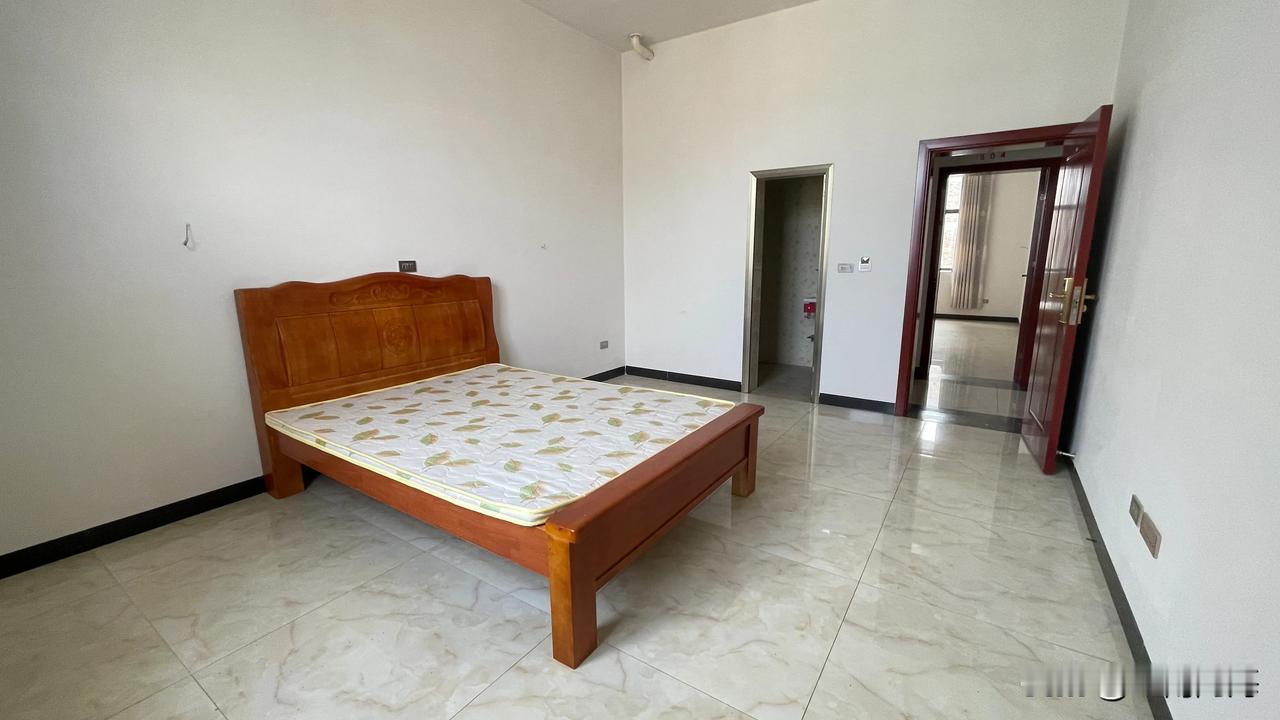 云南第二大城市曲靖租房有多便宜？一间房只要200一月，独立卫生间洗漱，可做饭，出