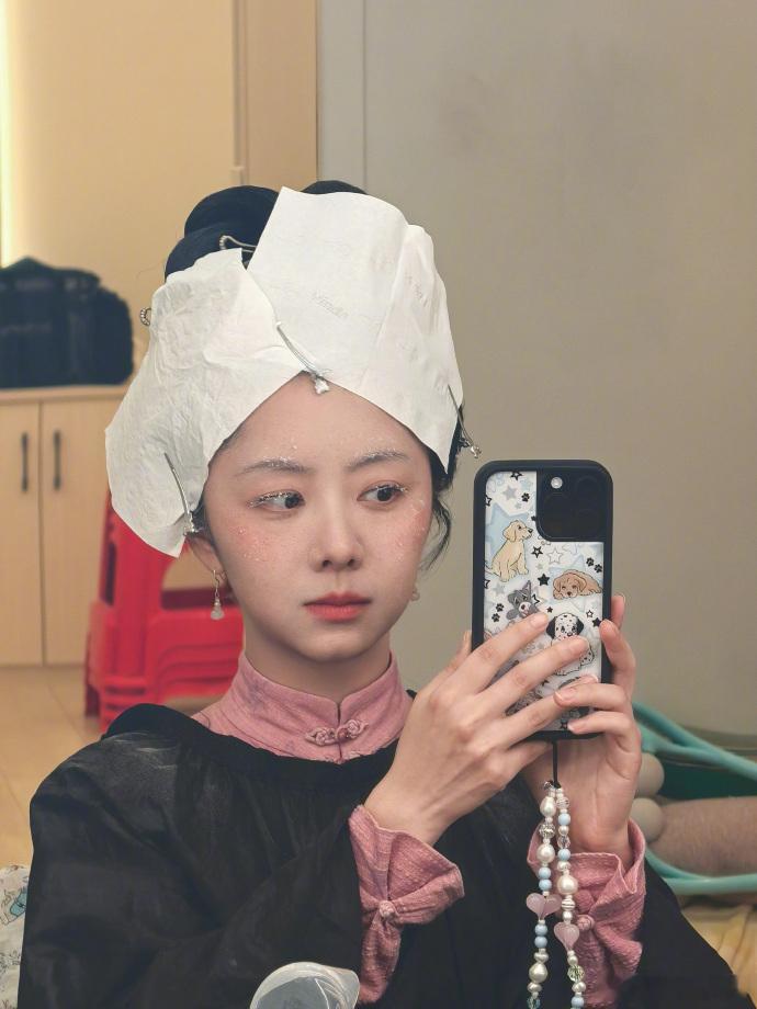 谭松韵回复李嘉鑫李嘉鑫对谭松韵说真的好吓人李嘉鑫谭松韵梦幻联动，李嘉鑫留言“真的